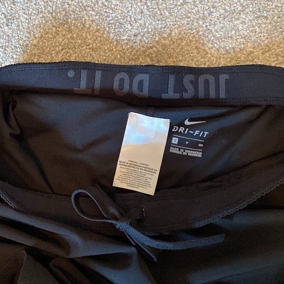 Nike running shorts - Picture 3 of 4